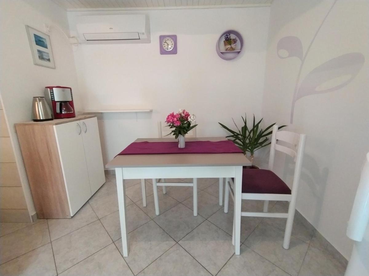 Apartments Dario Кърк Екстериор снимка