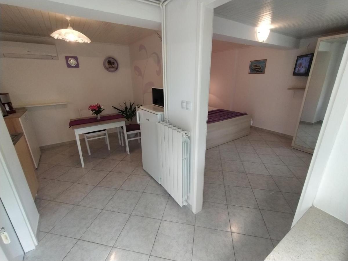 Apartments Dario Кърк Екстериор снимка